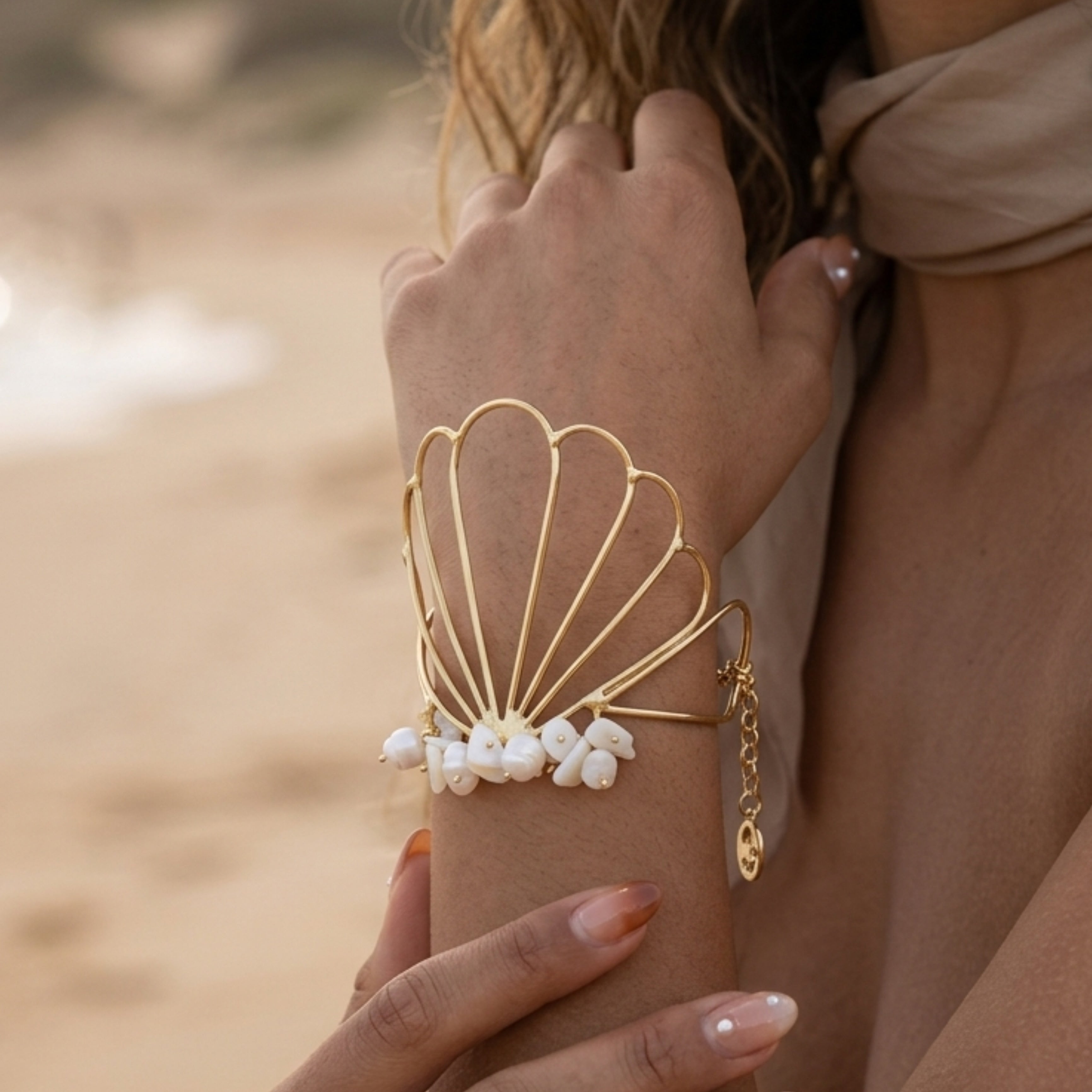 Bracelet the shell